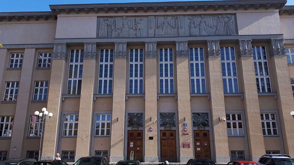 District Court building in Lodz, shown as an illustration of the Polish courts