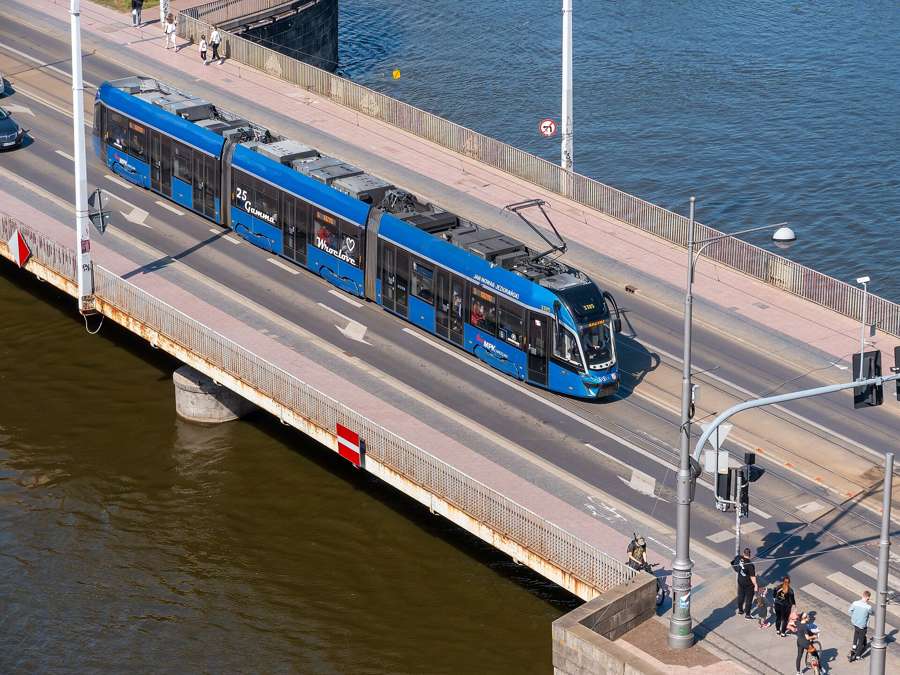 A blue Moderus Gamma tram crossing the Pokoju bridge over the Odra in Wroclaw