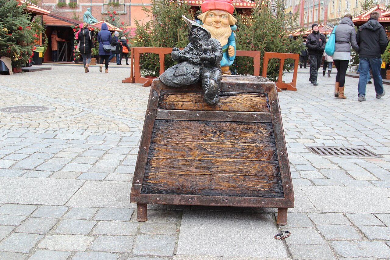Prezentus, the gift-bearing Wroclaw dwarf statue that appears during the Christmas market