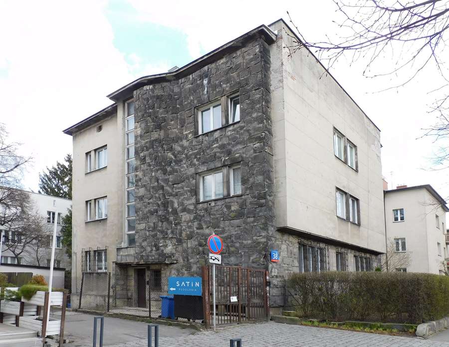 One of Saska Kępa's interwar modernist villas on ulica Francuska - the architecture that defines the neighbourhood